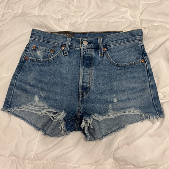 Levi’s 501 Shorts - High Rise, Fitted Through Hip - medium wash - Picture 1 of 10